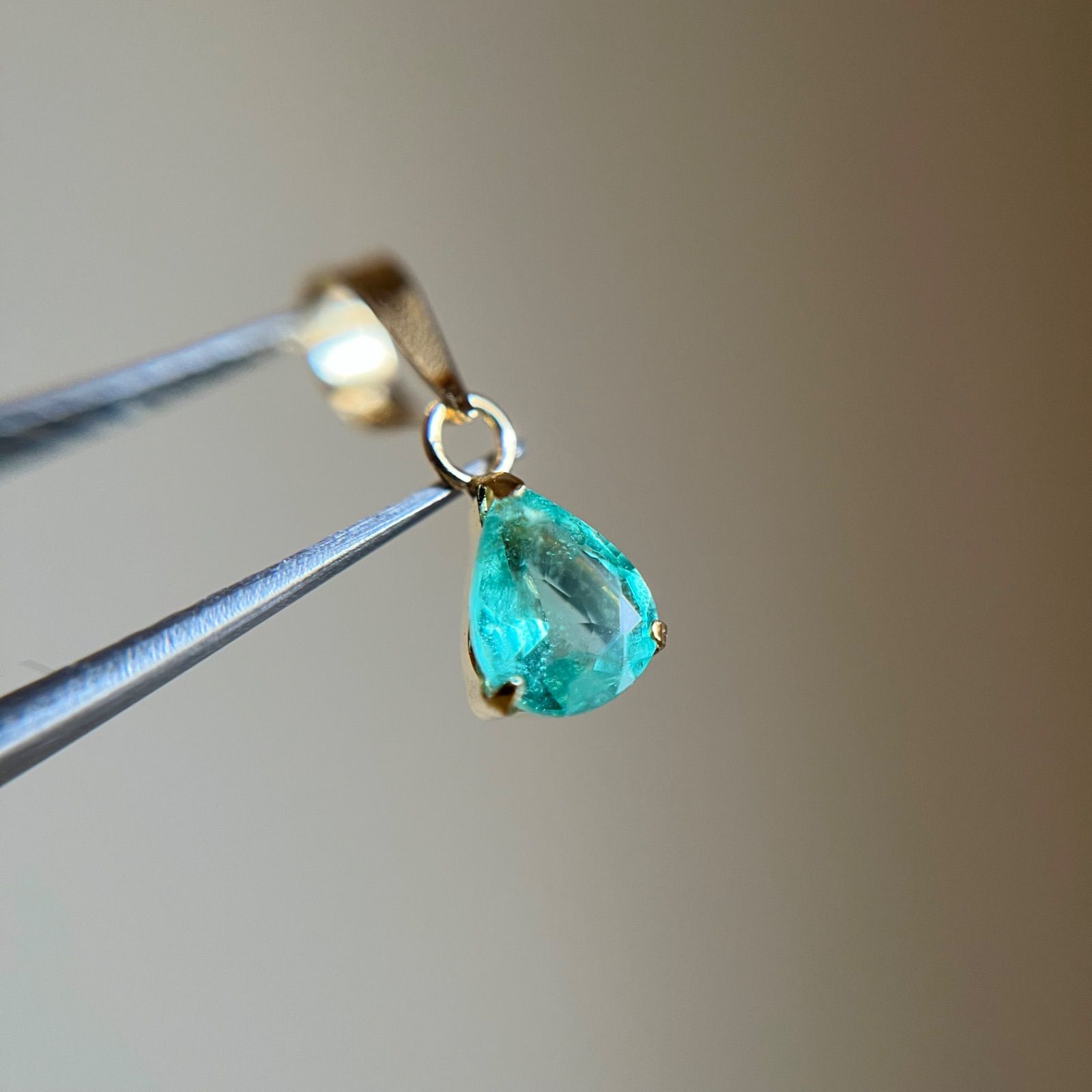 K18エメラルド　ペンダントトップ　チャーム　18金　カラーストーン　天然石 K18エメラルド ペンダントトップ チャーム 18金 カラーストーン 天然石