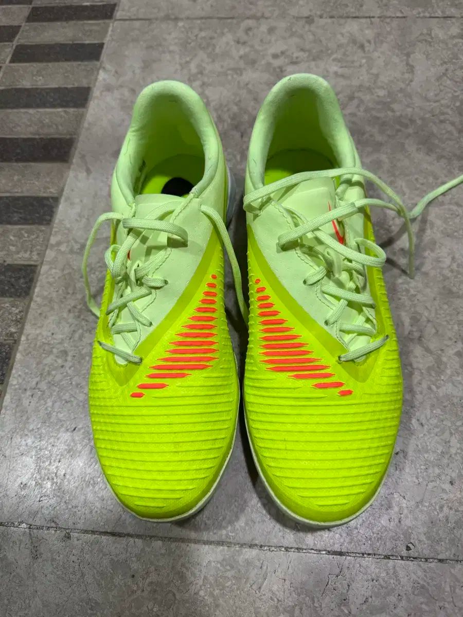  ナイキ FANTOM TF サッカーシューズ 260 2回 着用 フットサルシューズ シューズ