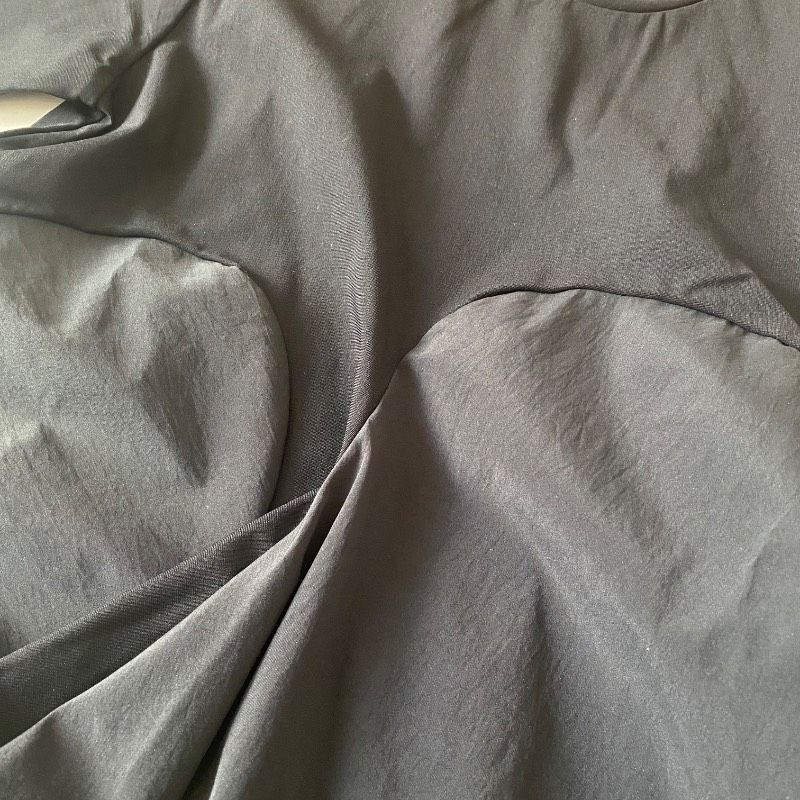  UN 3 D. アンスリード ウェーブラインTシャツ ブラック 半袖(Tシャツ) Tシャツ カットソー