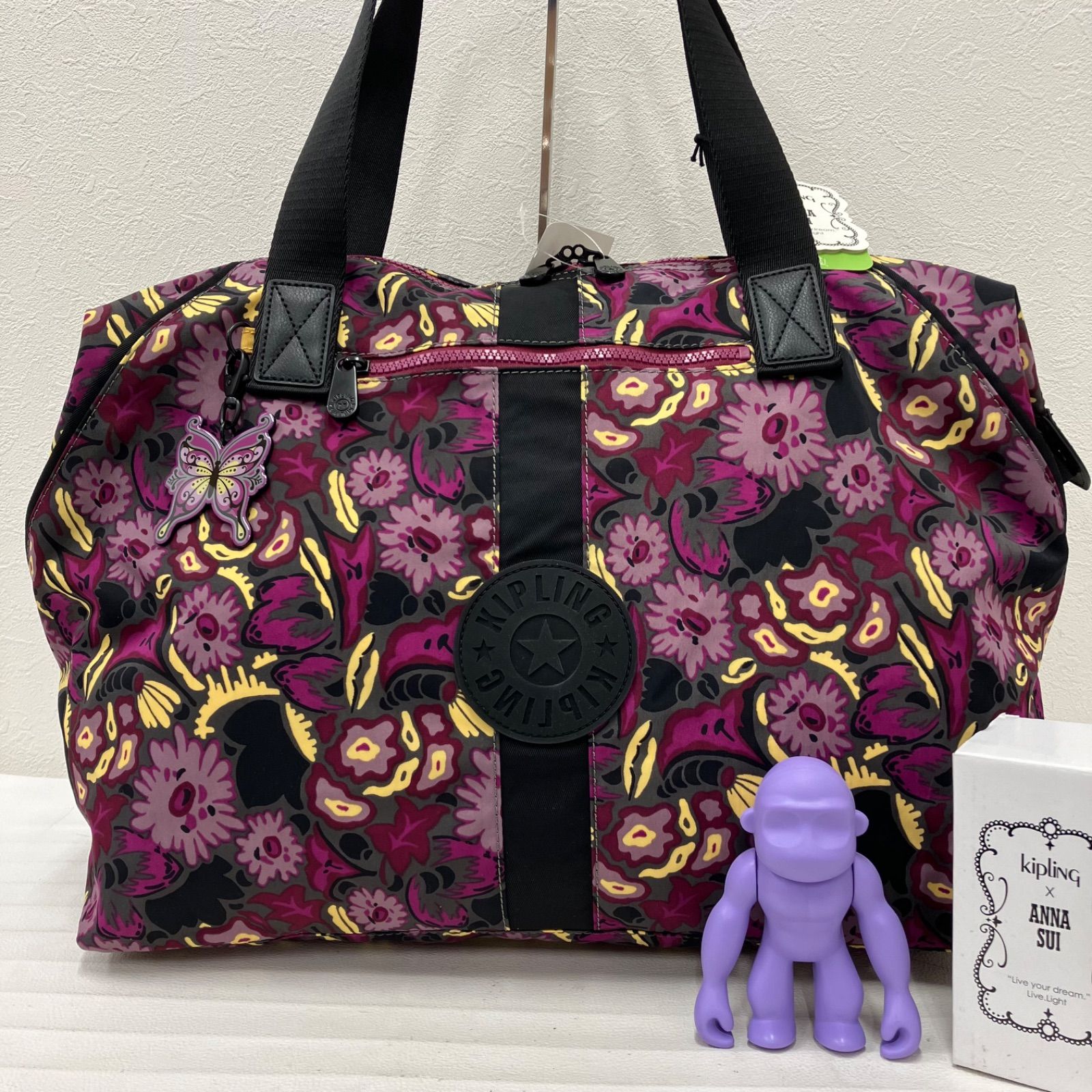 5850 KIPLING ANNA SUI キプリング アナスイ ボストンバッグ コラボ 大容量 旅行用カバン 肩がけ ビッグトート パープル系 キャリーオン ゴリラ付き