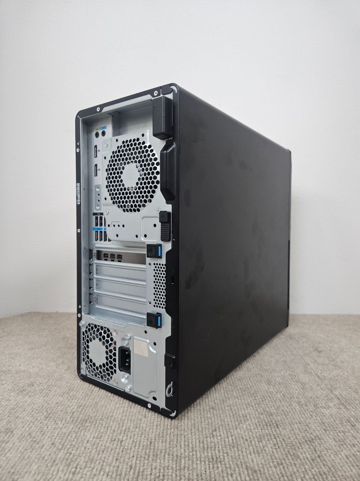 HP Z 2 G 5 Tower Workstation Intel Xeon W-1270 3.4 GHz 32 GB M.2 SSD 1 TB NVIDIA Quadro T 400 Windows 11 Pro