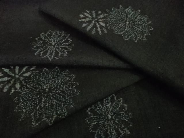 平和屋着物 上 本場結城紬 重要無形文化財 100亀甲 飛び亀甲柄 舞花文 濃藍色地 kh 5