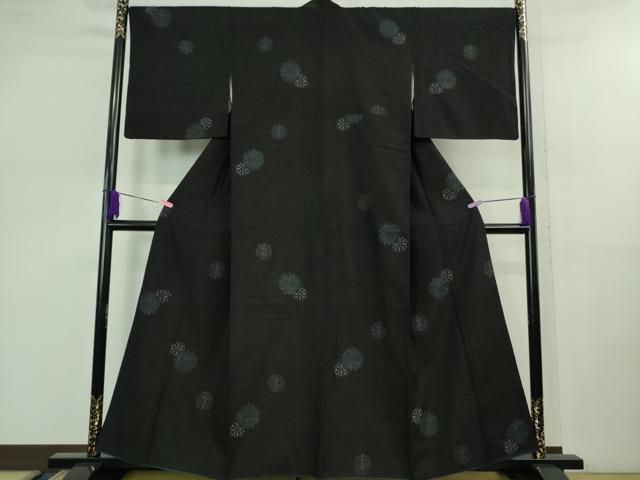 平和屋着物 上 本場結城紬 重要無形文化財 100亀甲 飛び亀甲柄 舞花文 濃藍色地 kh 5