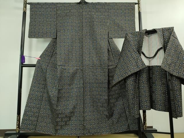 平和屋着物 本場大島紬 龍郷絣 秋名 アンサンブル 羽織セット kh 5