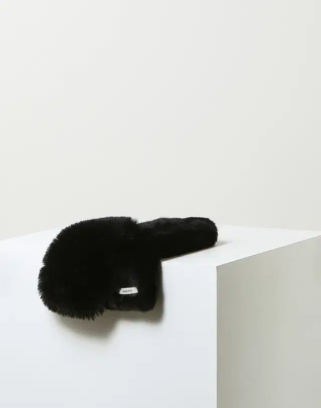 HAZZYS へジス 人造ファー プチ マフラー ブラック