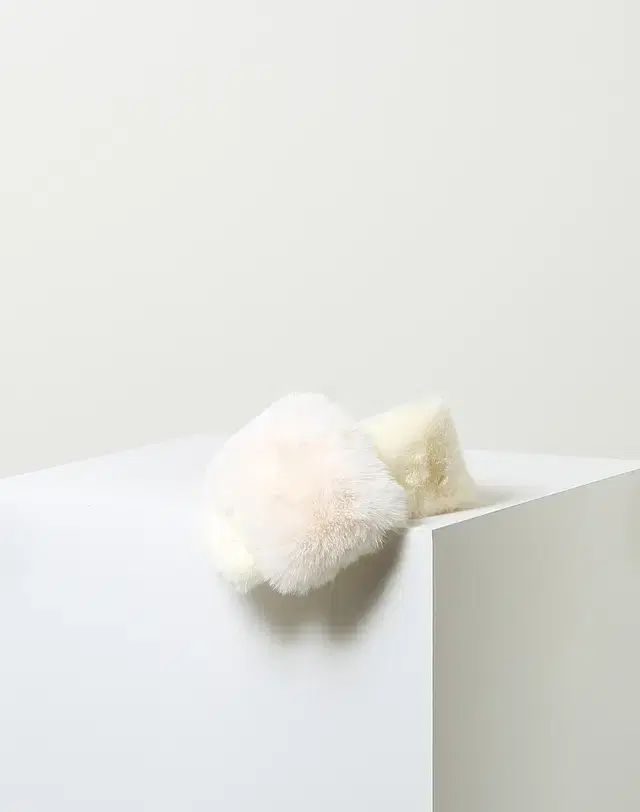 ヘジス 人造ファー プチ マフラー アイボリー