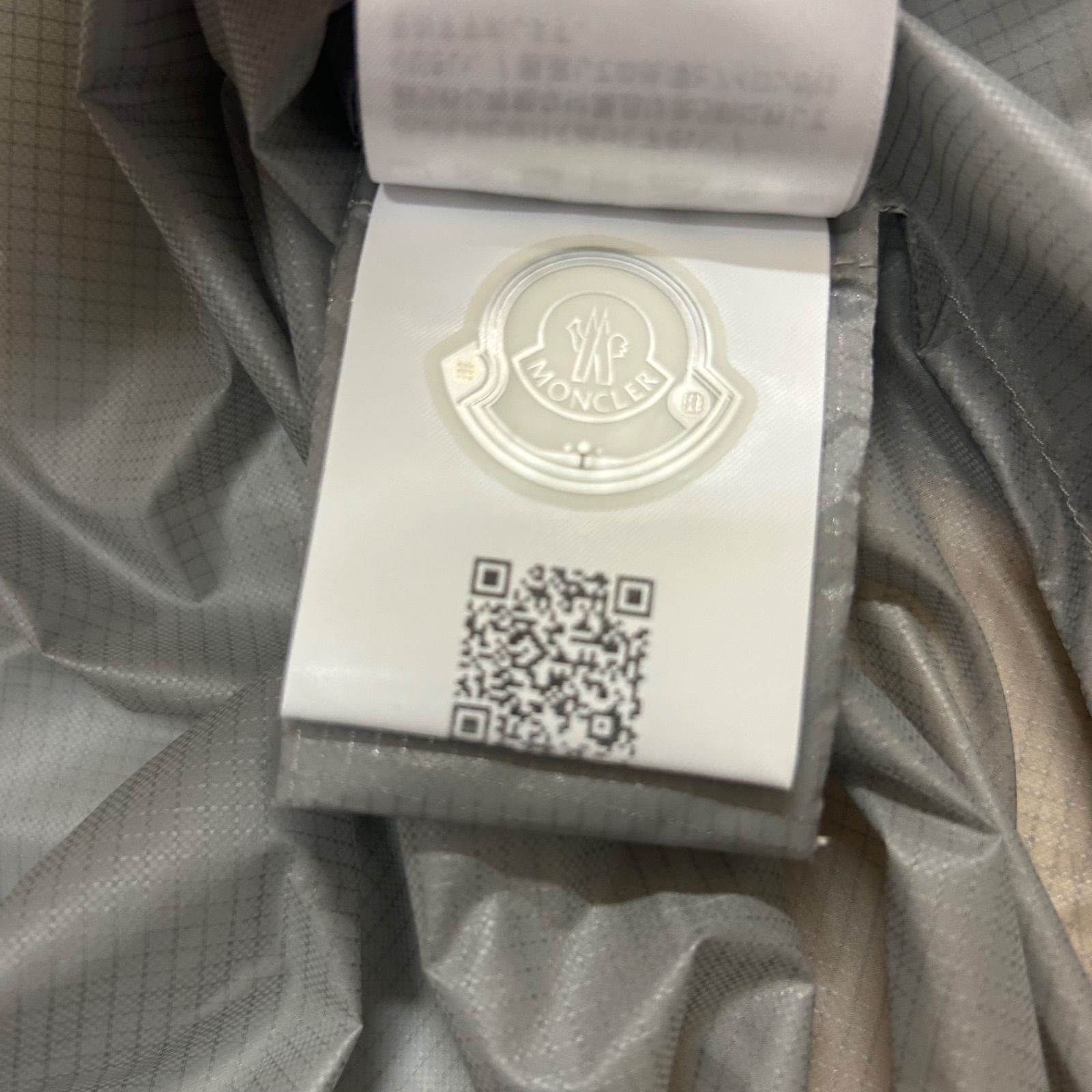 モンクレールナイロンジャケットパーカー薄手３FUCHISIA