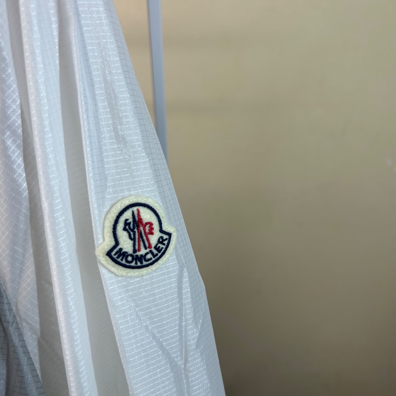 MONCLER モンクレールナイロンジャケットパーカー薄手３FUCHISIA