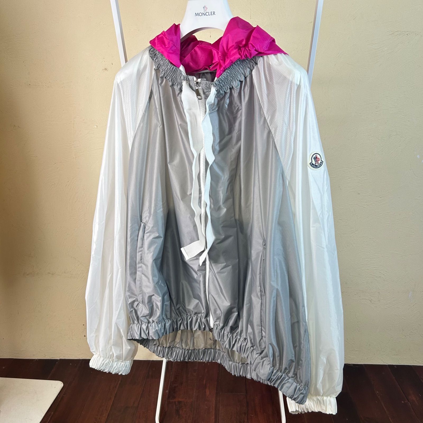 MONCLER モンクレールナイロンジャケットパーカー薄手３FUCHISIA