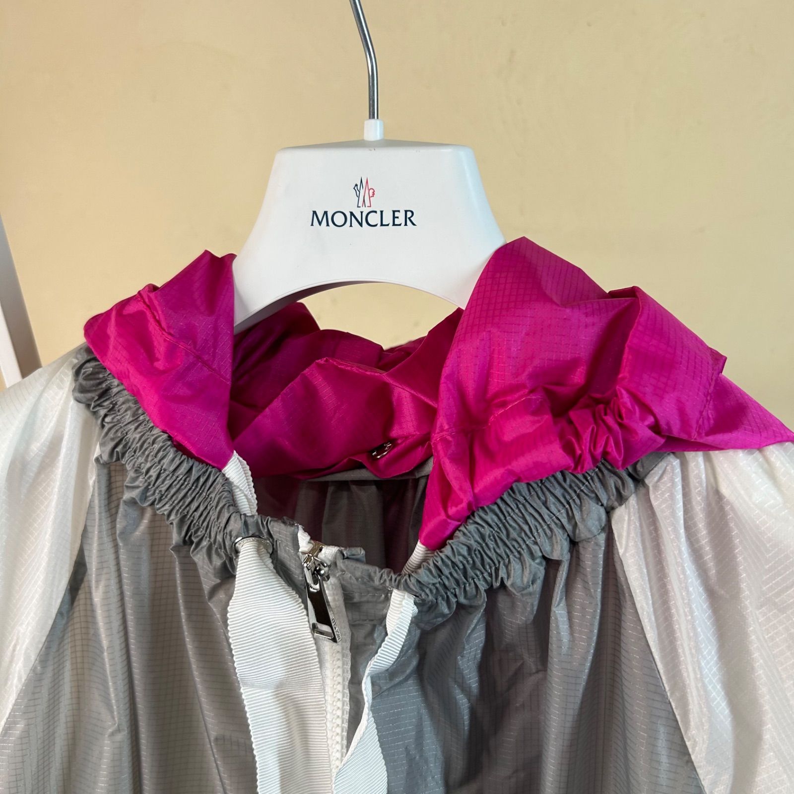 モンクレールナイロンジャケットパーカー薄手３FUCHISIA