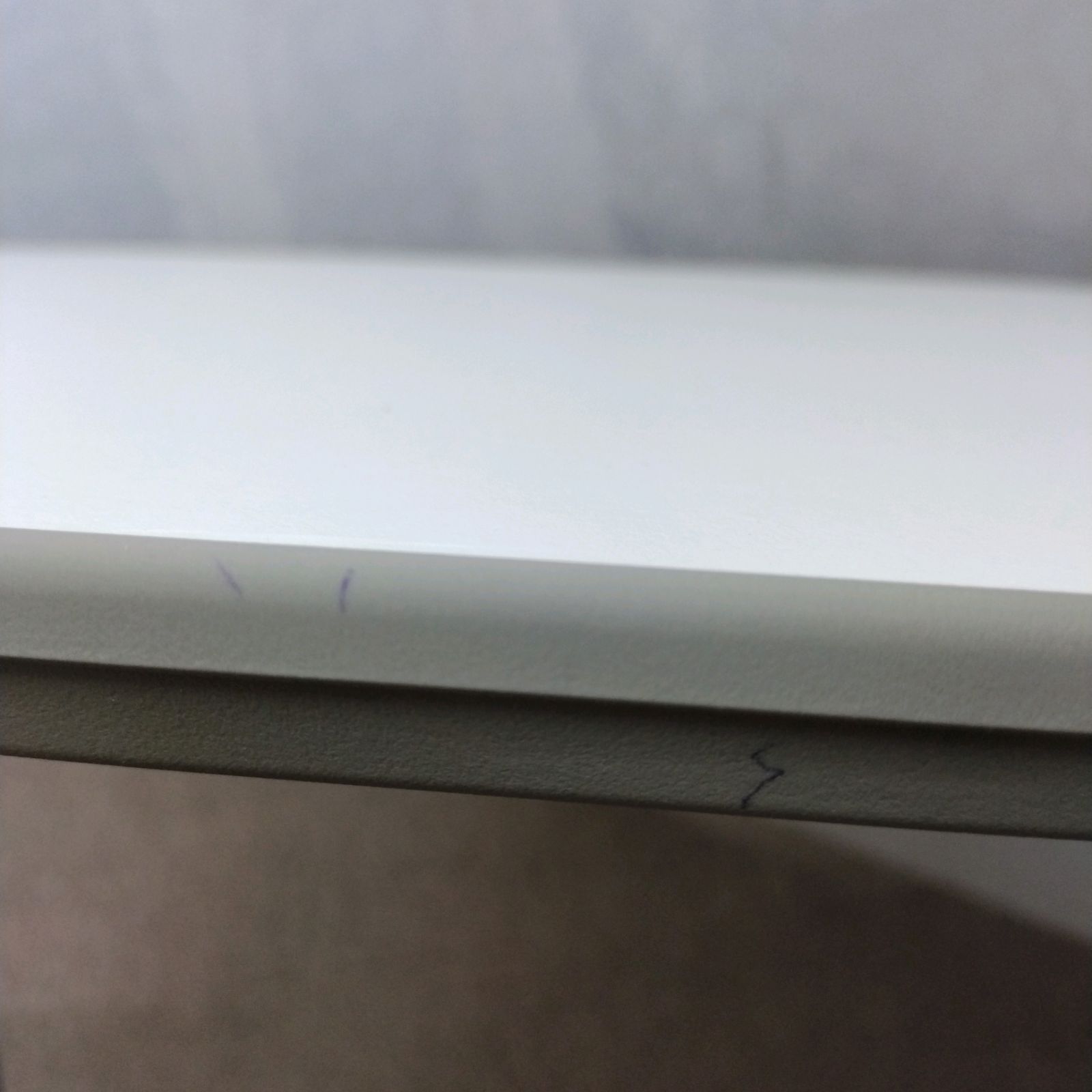 サイドテーブル