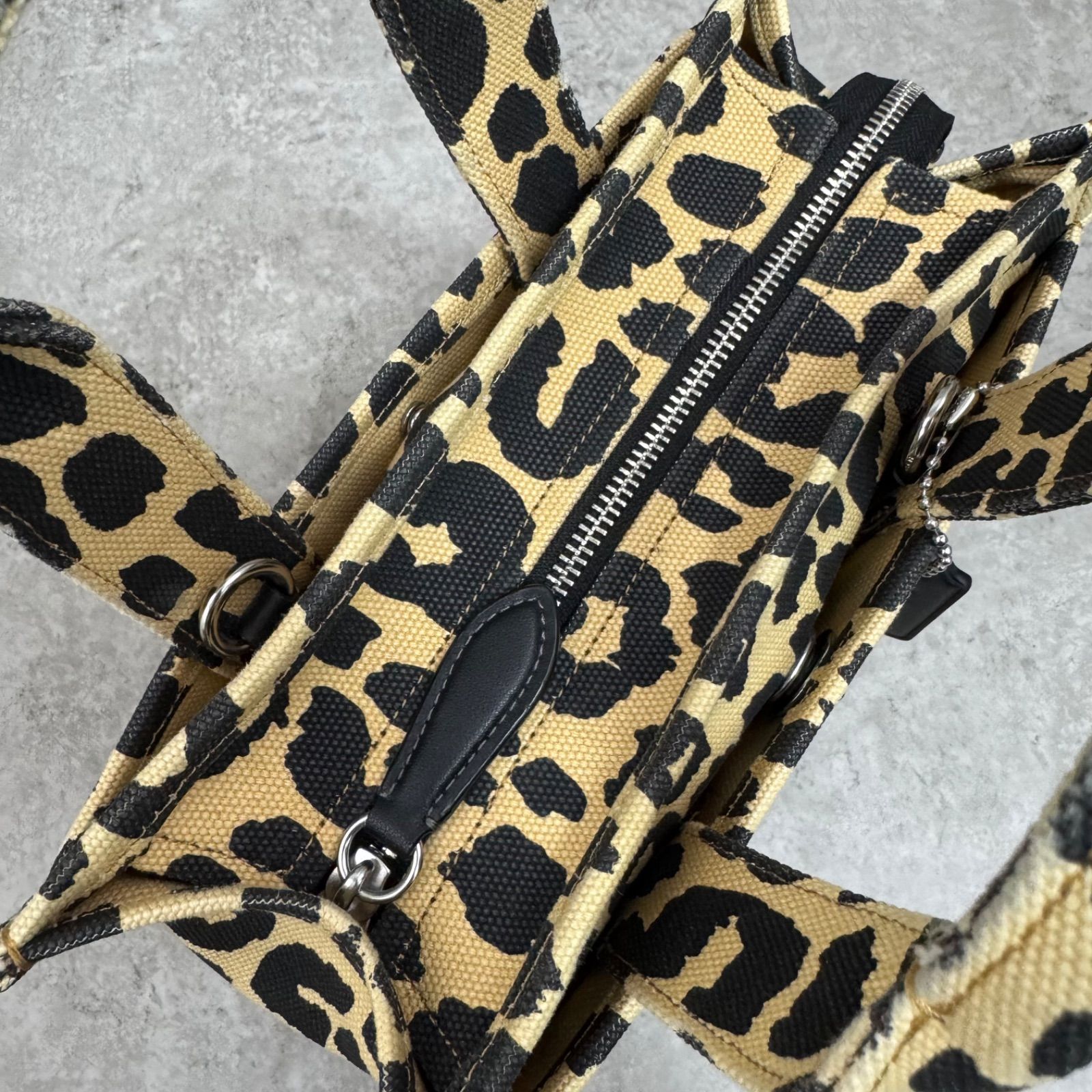 COACH カモフラージュ カーゴトート26 【公式通販】