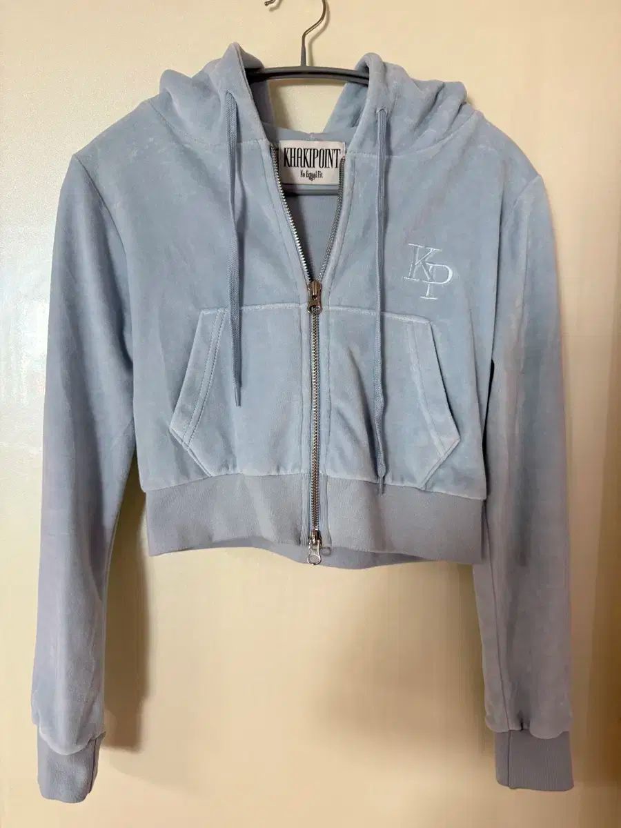 カーキポイント KHAKIPOINT ベルーア トレーナー ベルベット クロップド フードジップアップ スカイブルー