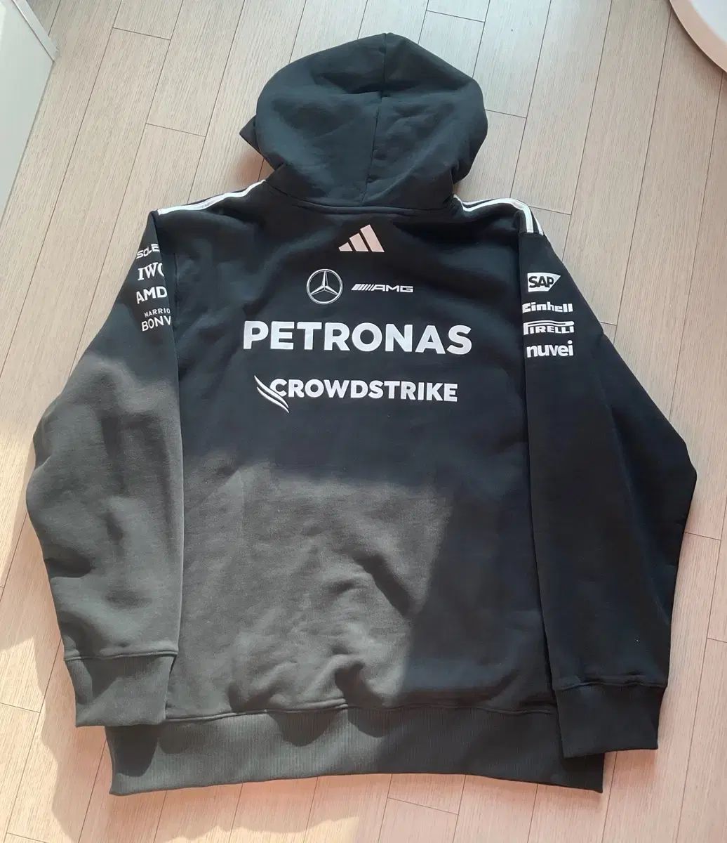 アディダス メルセデス AMG フードTシャツ XL