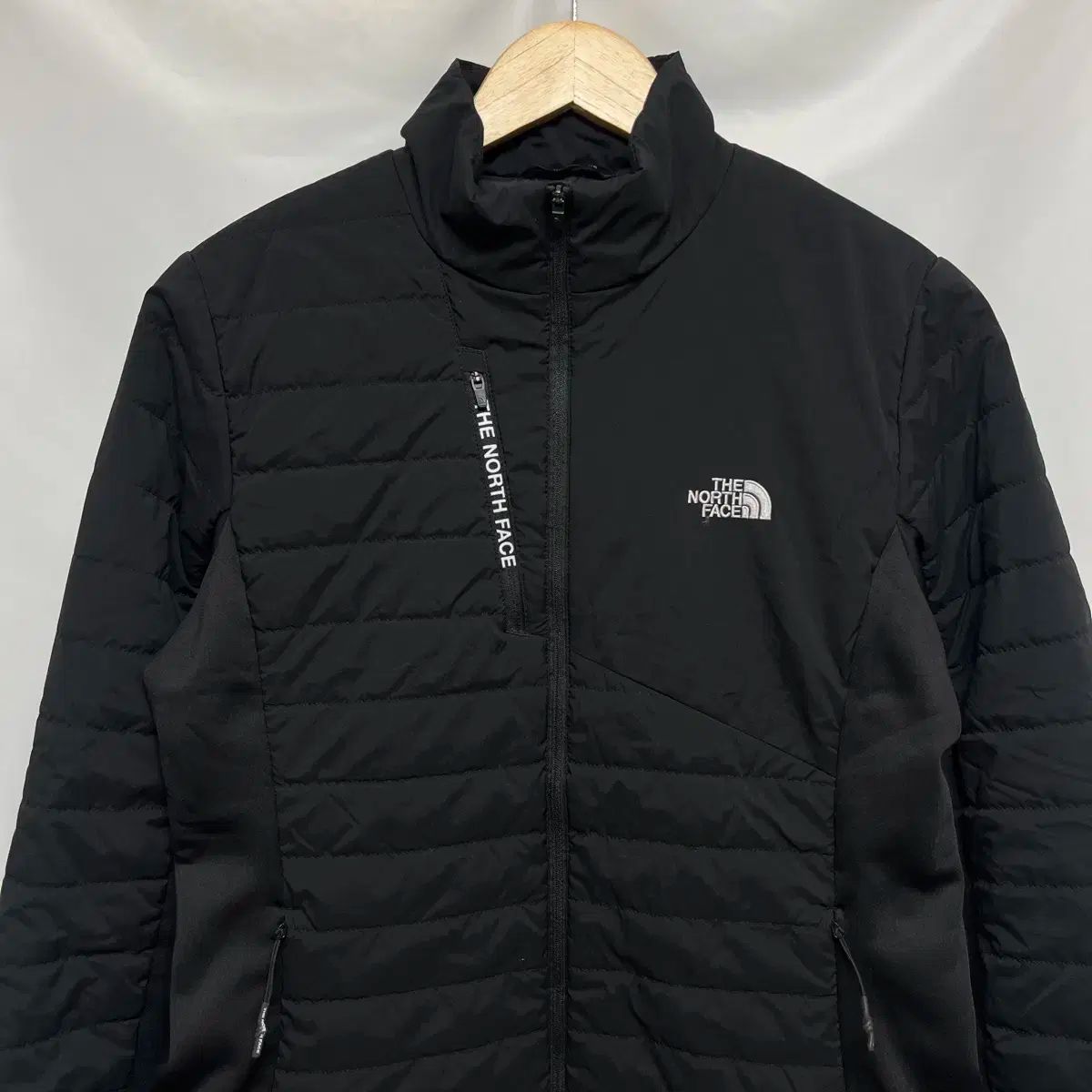 魅力のある ウィメンズXL THE NORTH FACE ザノースフェイス Vモーション ブラック 軽量ダウン