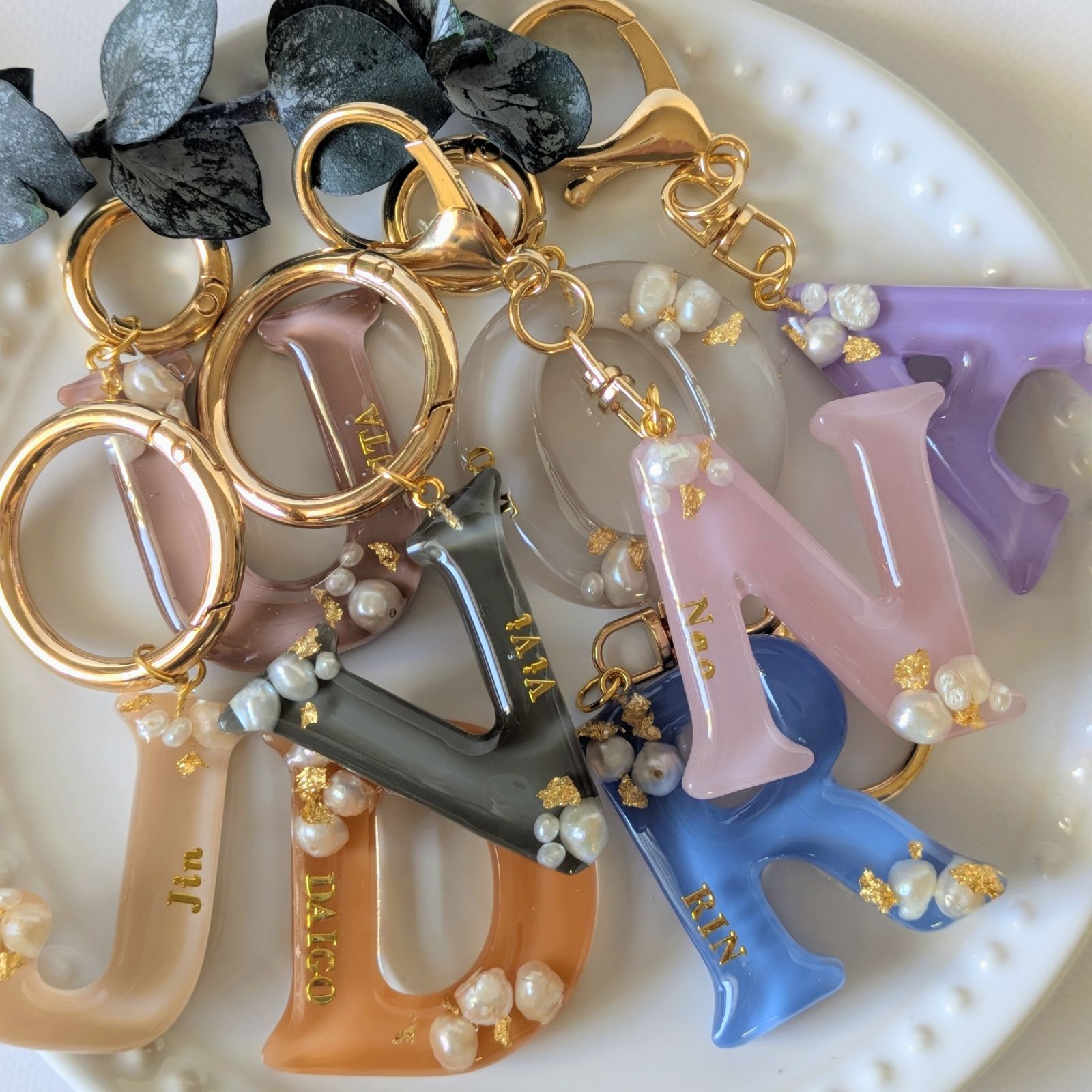 無料名入れOK＊ レジン 淡水パール イニシャルキーホルダー お揃い