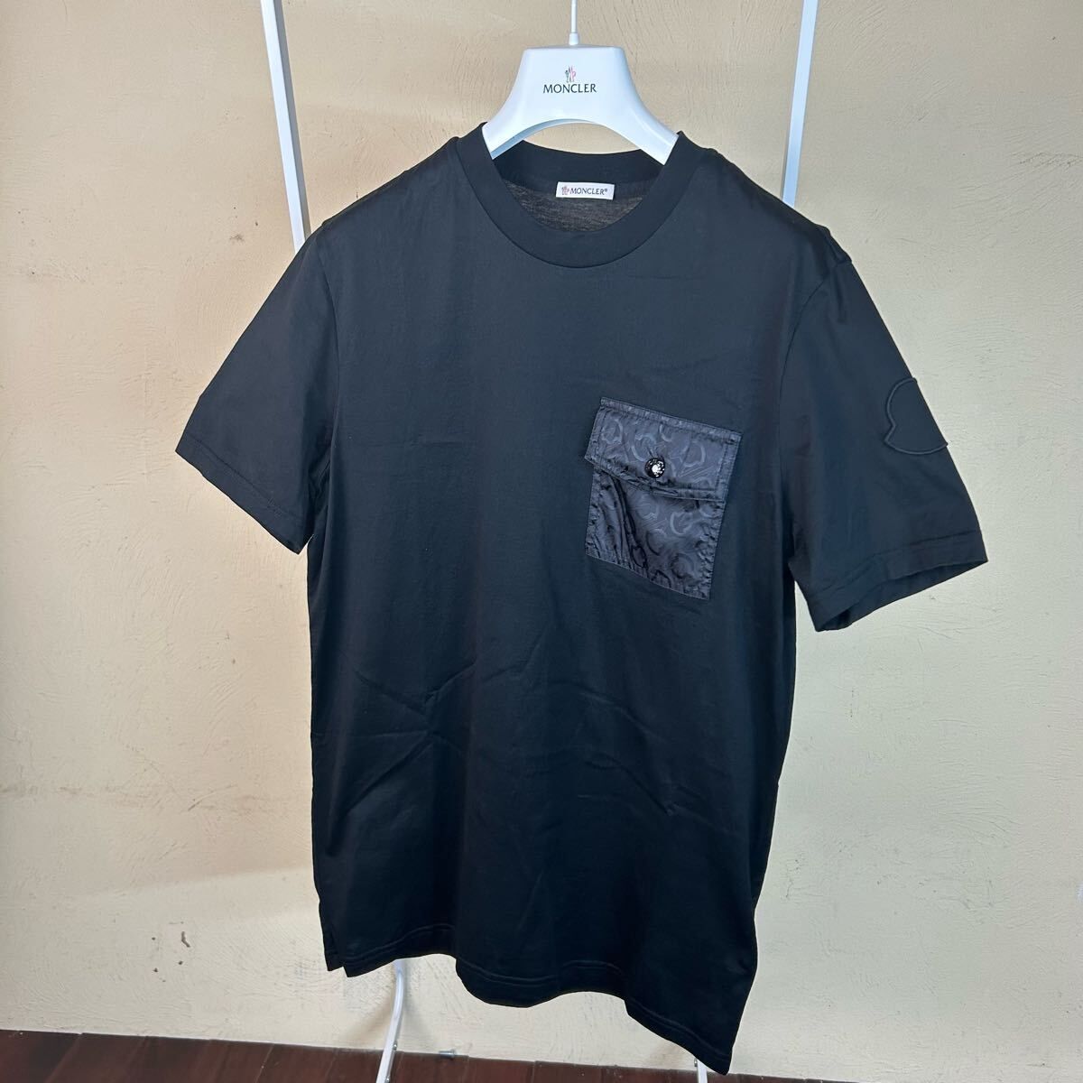 極美品】MONCERモンクレール 半袖Tシャツ胸ポケット 黒S - メルカリ