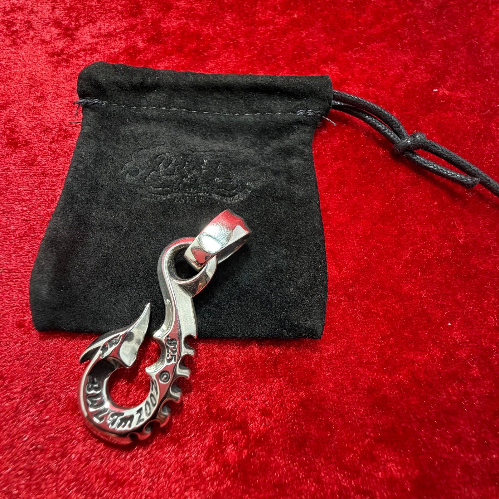 フィッシュフック ミディアムサイズ ペンダントトップ 14.9g ビルウォールレザー Bill Wall Leather