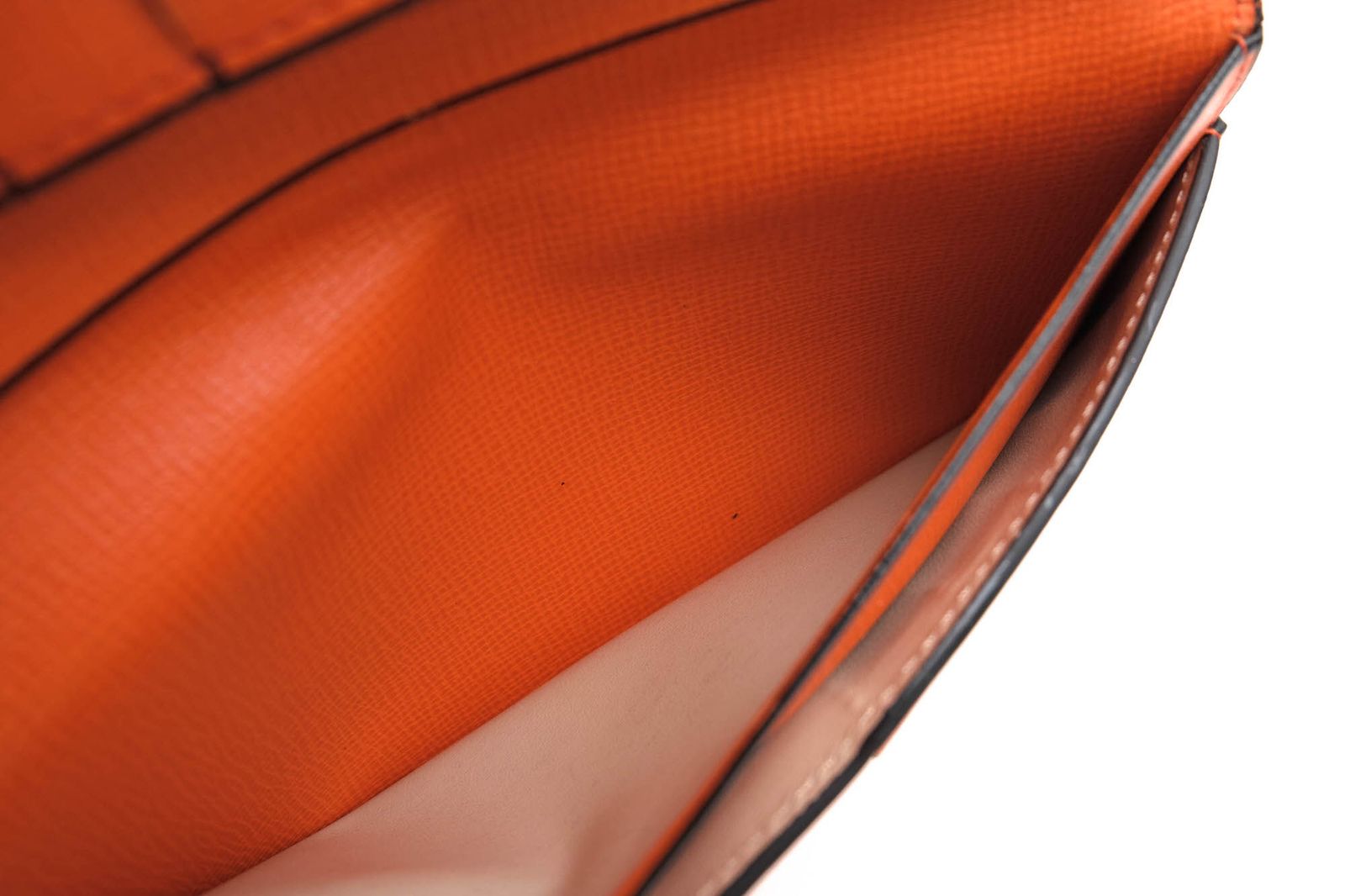 ヴァレクストラ Valextra