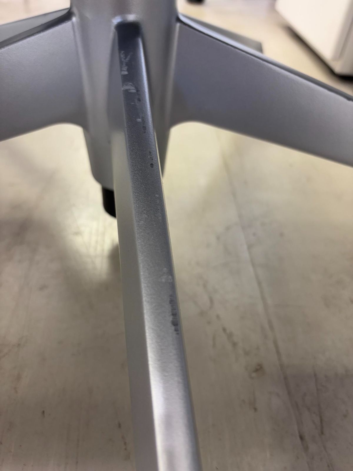 固定肘 バロンチエア