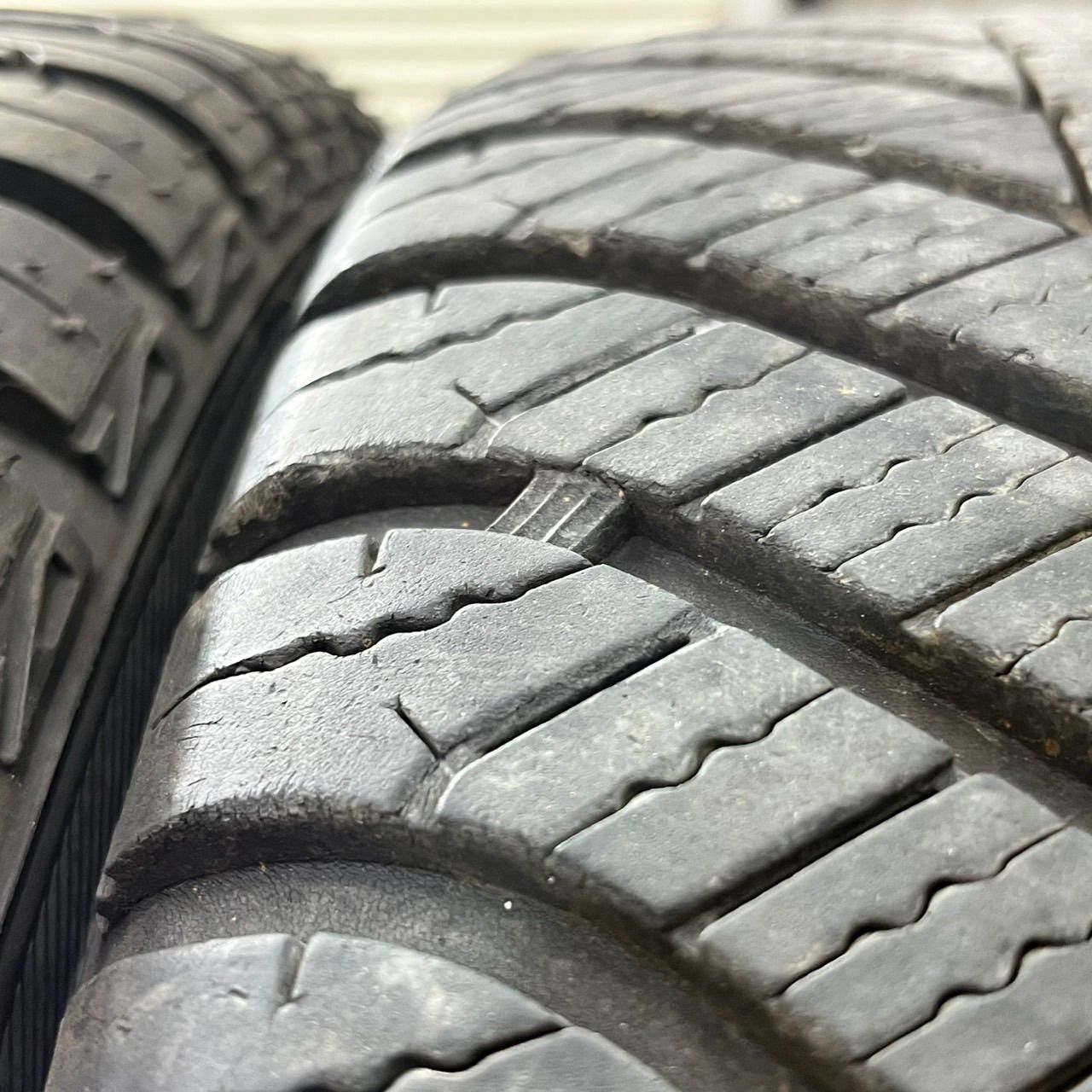 キャンバス オールシーズンタイヤ