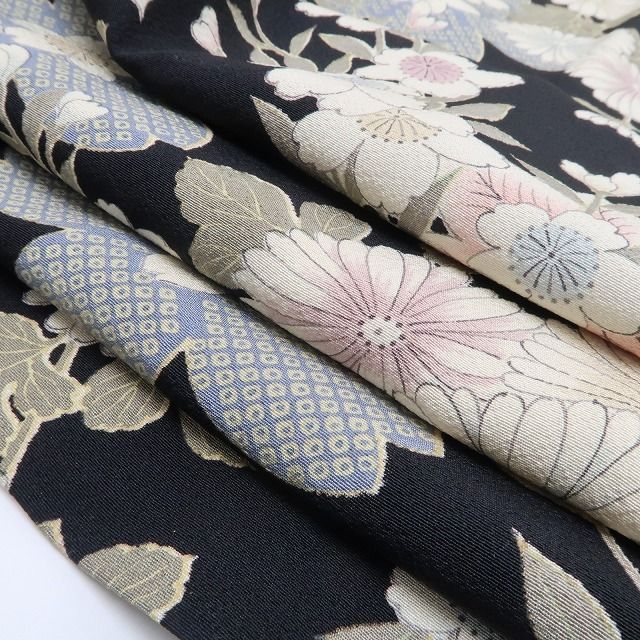 ❁tomihisa❁新品 桜 菊 着物 正絹“羽織を重ねてそぞろ歩けば花満開に