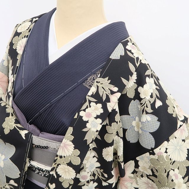 ❁tomihisa❁新品 桜 菊 着物 正絹“羽織を重ねてそぞろ歩けば花満開に