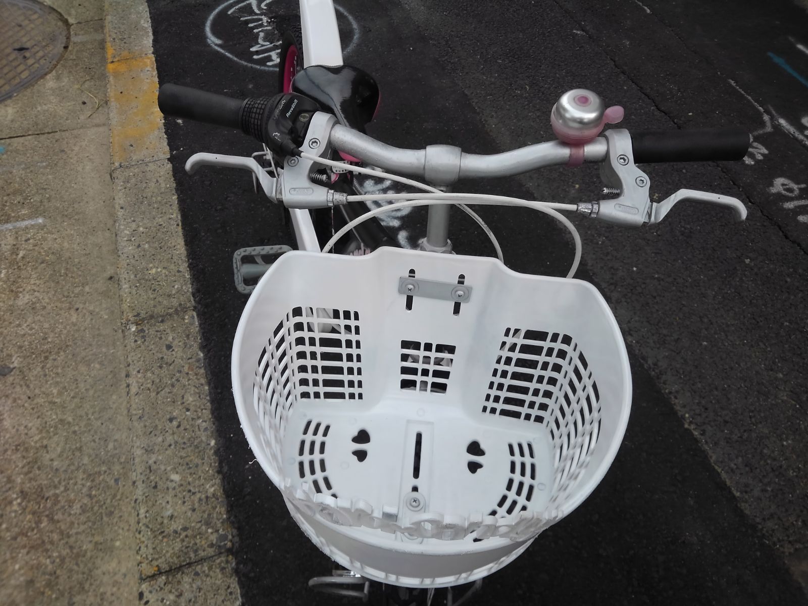 中古子供自転車３８０５　前後タイヤ新品！　２２インチ　６段ギヤ　ダイナモライト　 身長１２３㎝前後 引き取り限定！(名古屋市昭和区)中古子供自転車3805 前後タイヤ