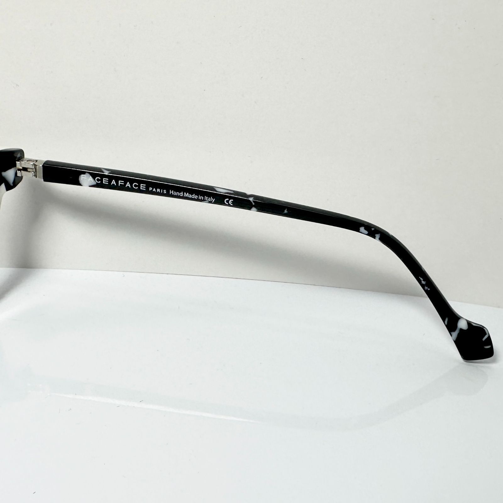 ケース クロス付き