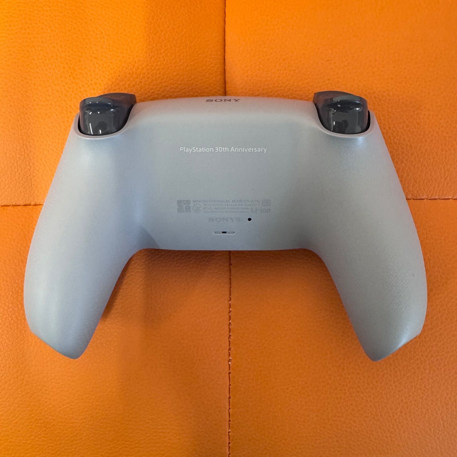 PS5 DualSense ワイヤレスコントローラー 30周年アニバーサリー 