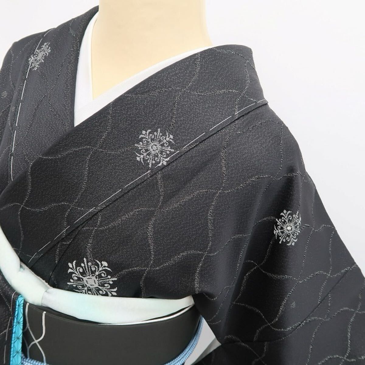  ❁tomihisa❁ やまと誂製 ゴールドラベル ラインストーン 着物 毎日を楽しく 気分を上げて素敵な和モダン 正絹 仕付け糸付 お召 5378 小紋 着物