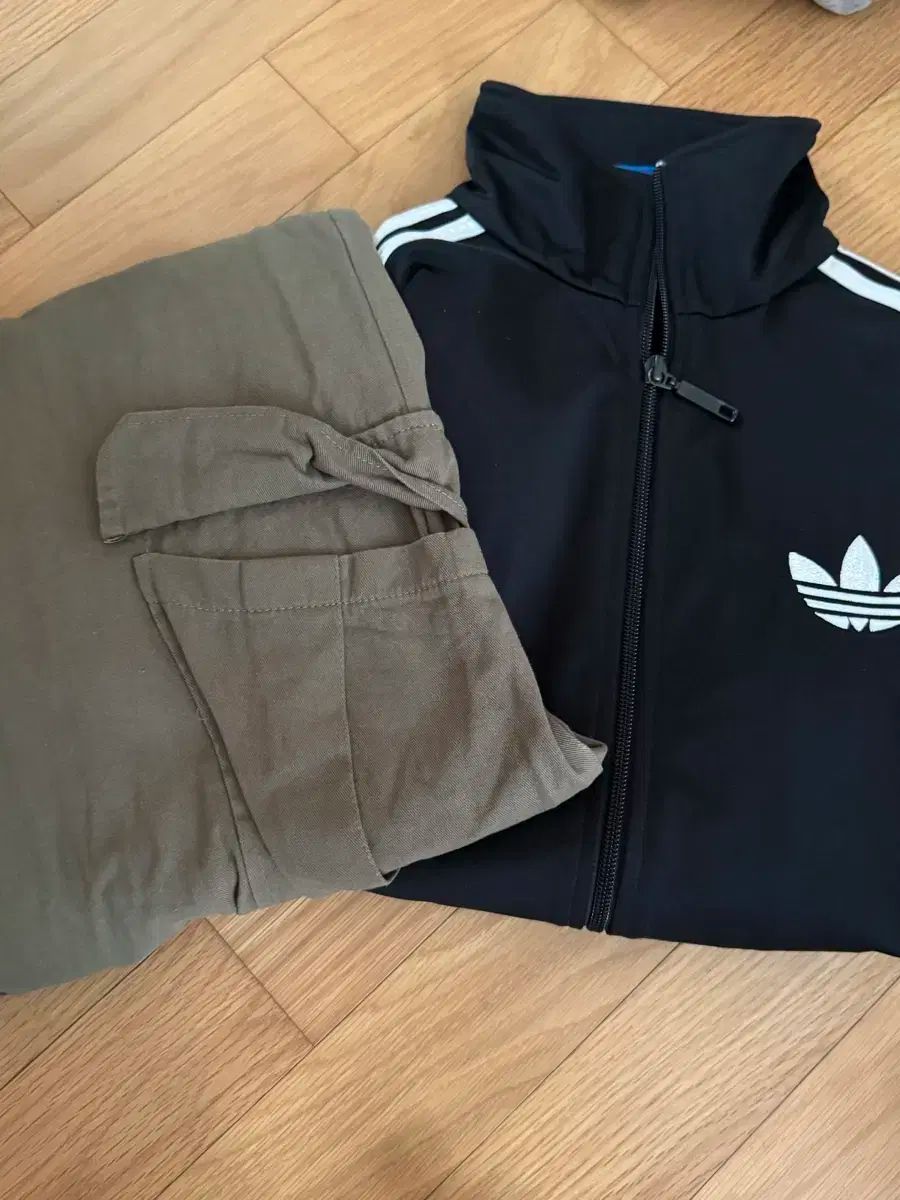 アディダスジャージ xs + カーキ ズボン free
