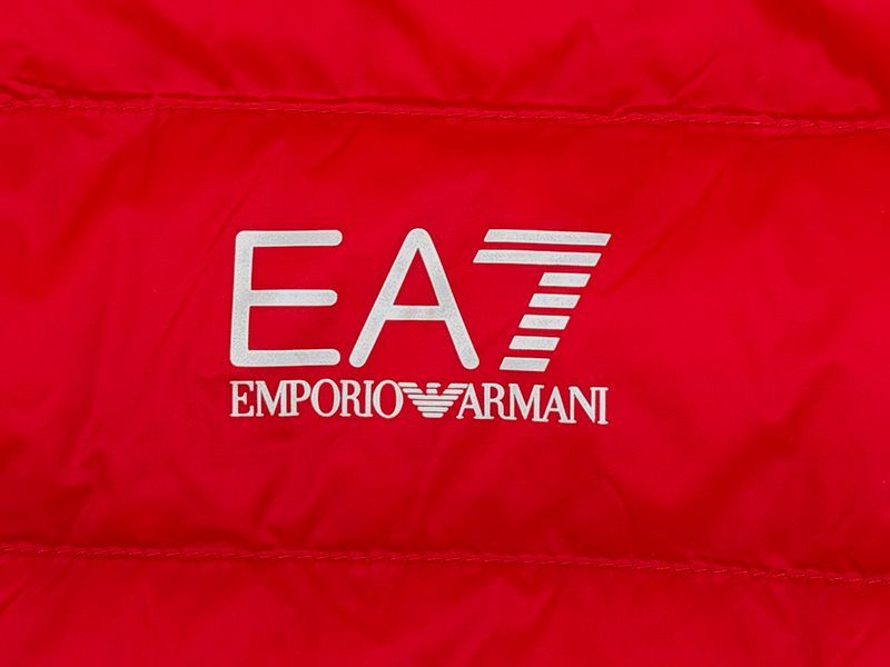 EA7 EMPORIO ARMANI EA7 エンポリオ アルマーニ 8NPB24 PNGPZ 1461 EA7ロゴ入り レッド系 ナイロン フード付き 男性向け ダウンジャケット メンズLサイズ