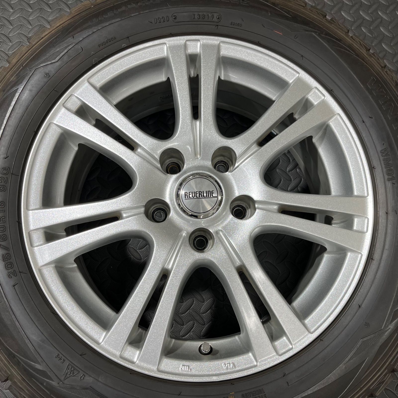 19年製 205 60 R 16 ダンロップ ウインターマックスWM 01 マナレイ リバーライン ノア ヴォクシー 90系 プリウスα スタッドレス 1171 E