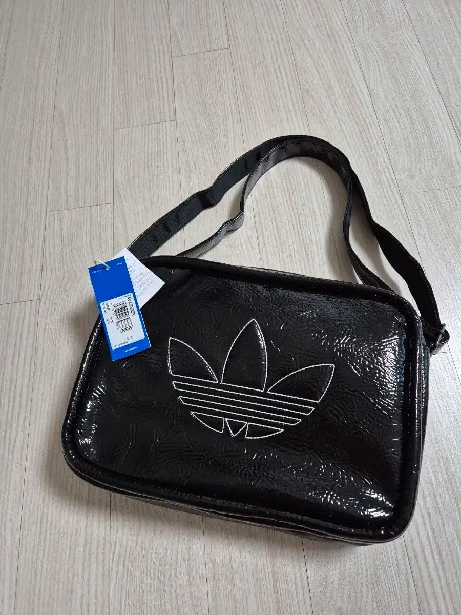 adidas エアライナー バッグ