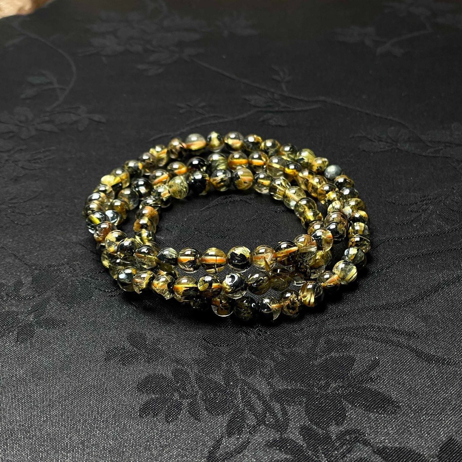 上品 EU製 太陽花タイチンルチル 黄金針水晶 金運 開運 ゴールド 3本巻きブレス パワーストーン プレゼント 5.4-5.9 mm ZB 9656