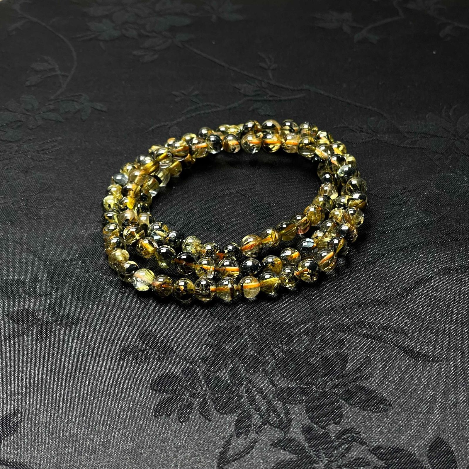 上品 EU製 太陽花タイチンルチル 黄金針水晶 金運 開運 ゴールド 3本巻きブレス パワーストーン プレゼント 5.4-5.9mm ZB9656