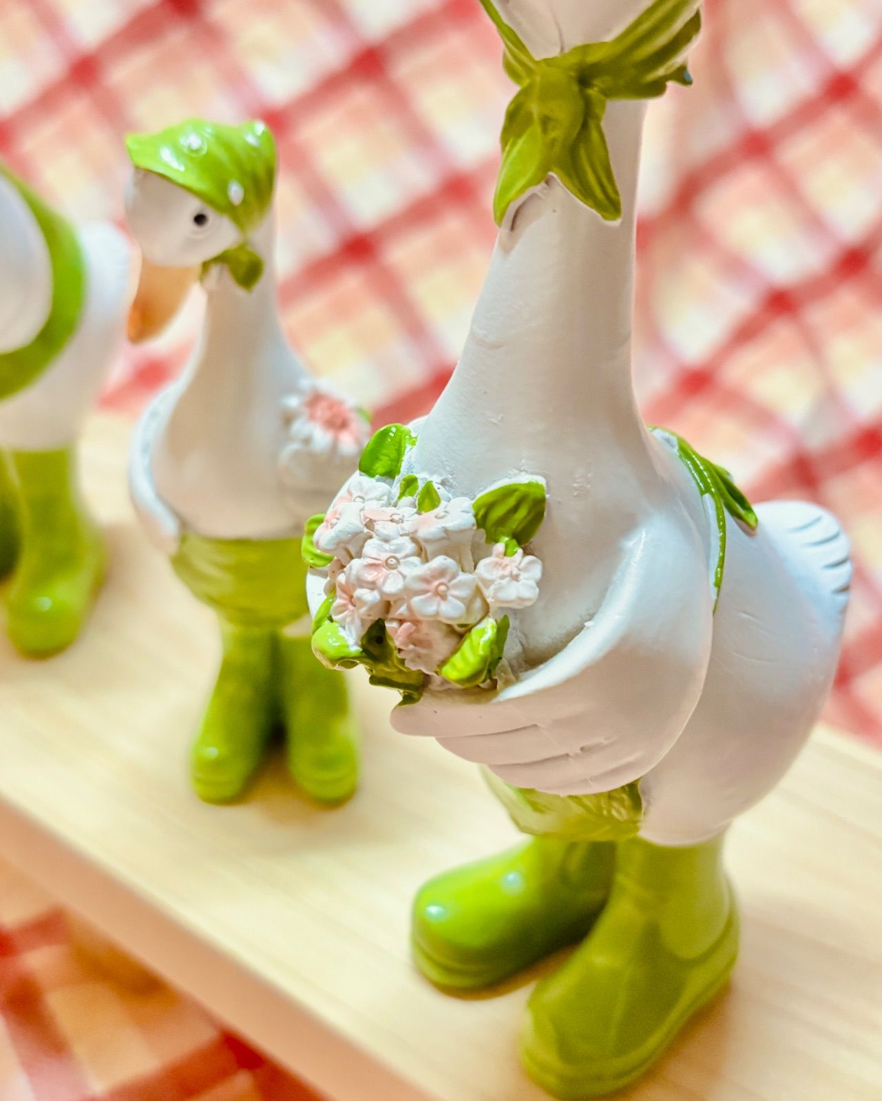 緑の長靴をはいたアヒルの親子オブジェ –