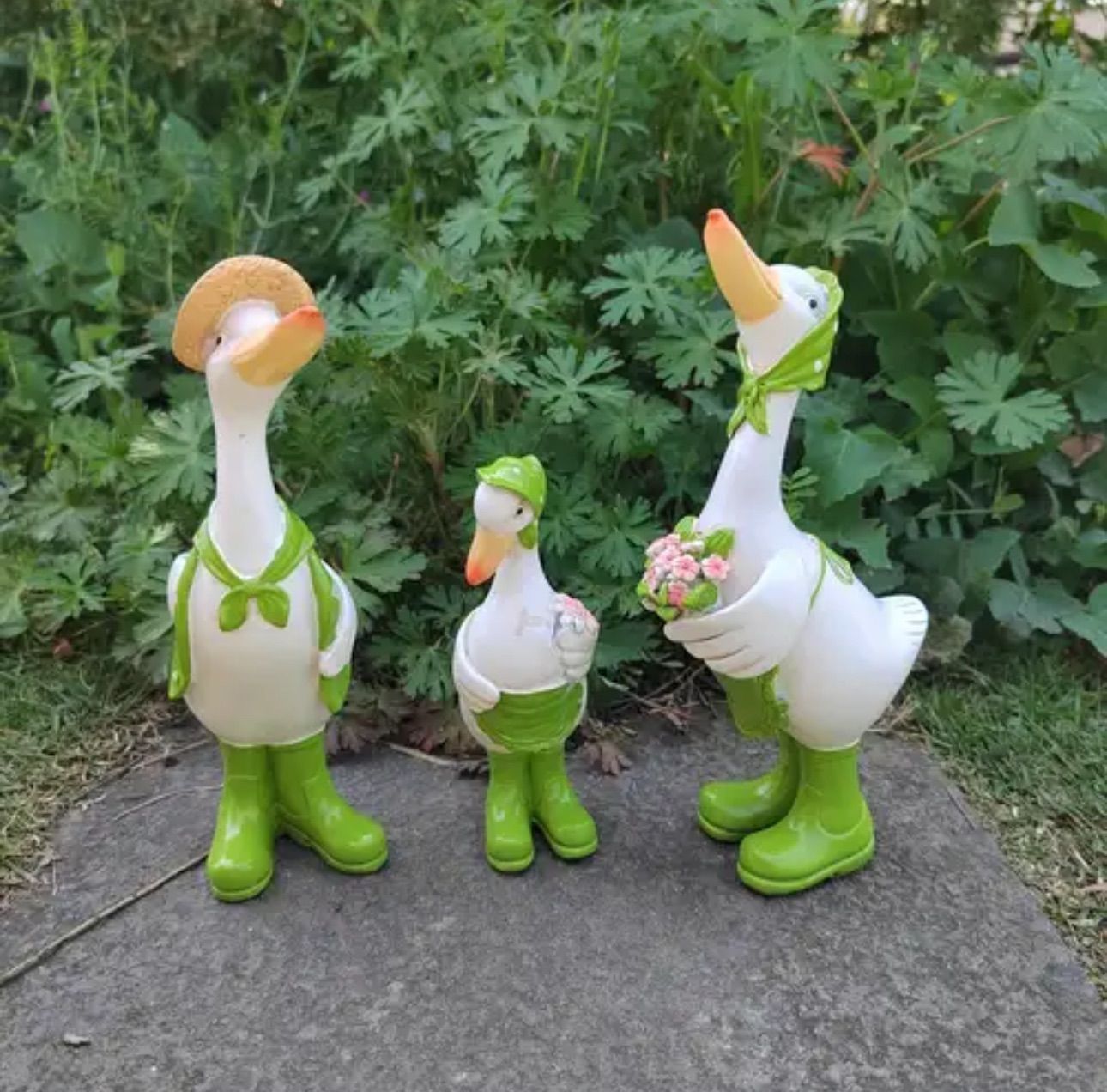 3羽セット 緑の長靴をはいたアヒルの親子オブジェ