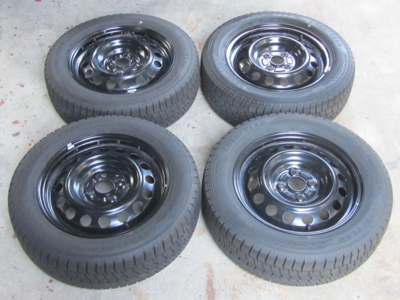 175 65 R 15 スタッドレス グッドイヤー アイスナビ8 カローラフィールダー外し 製タイヤ も