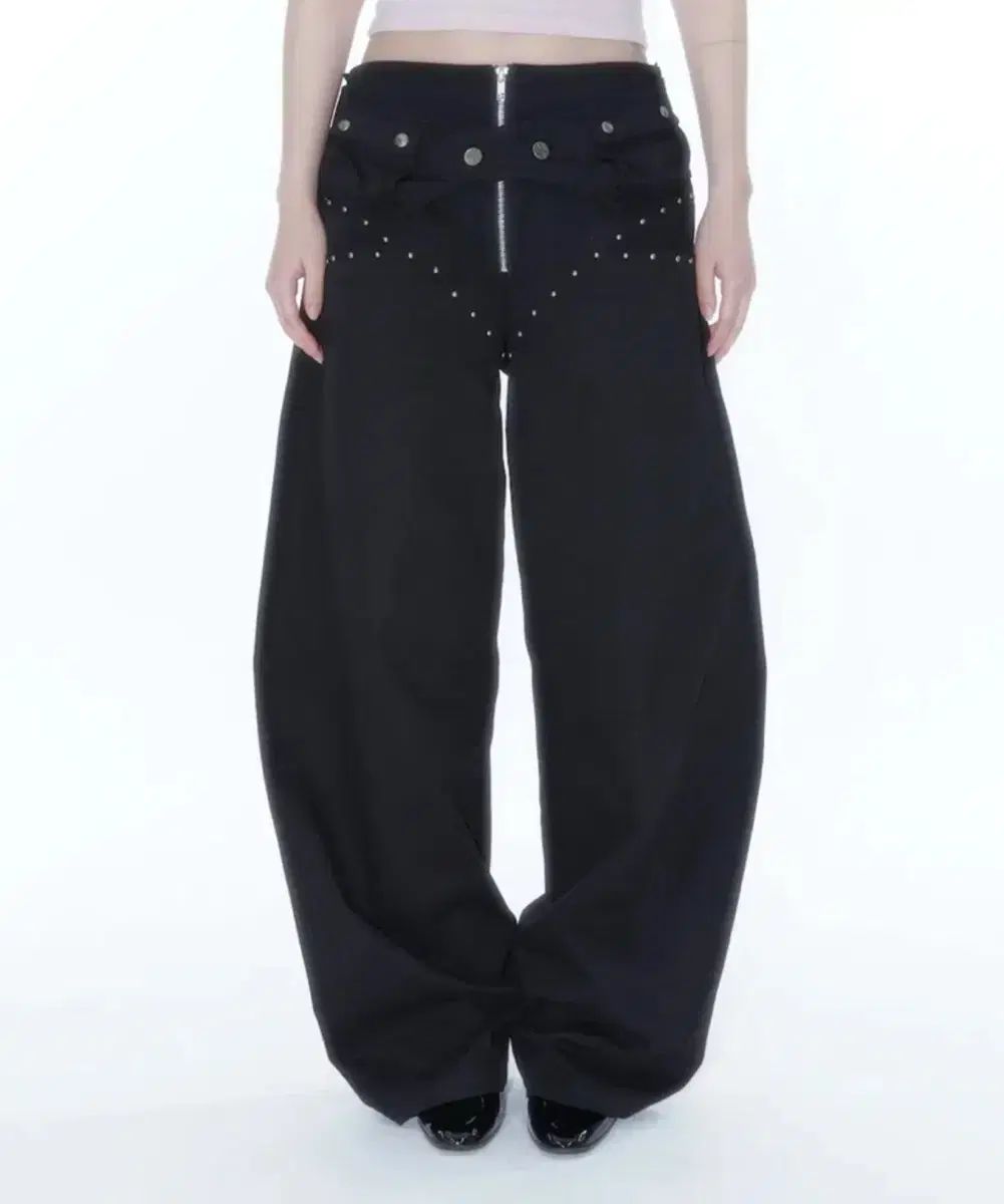 カシコ Belt Rivet Oval Pants Black