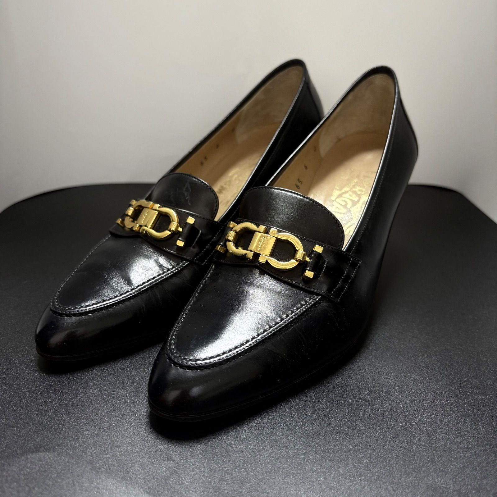 極美品 サルヴァトーレ フェラガモ ガンチーニ ゴールド金具 ローファー 美品 Salvatore Ferragamo サルヴァトーレ フェラガモ ガンチーニ