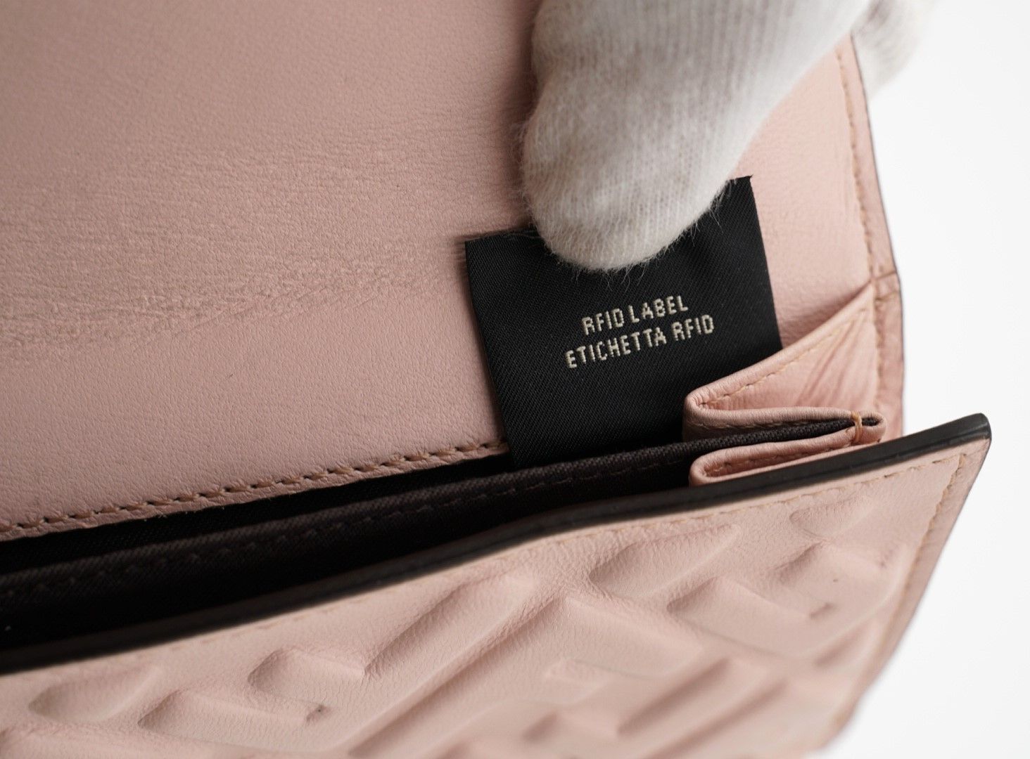  FENDI バゲット ミディアム 二つ折り財布 8 M 0419 二つ折り財布 折り財布