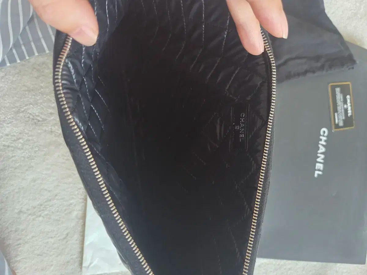 2025新作品質保証。 シャネル エナメル クラッチバッグ ラージ