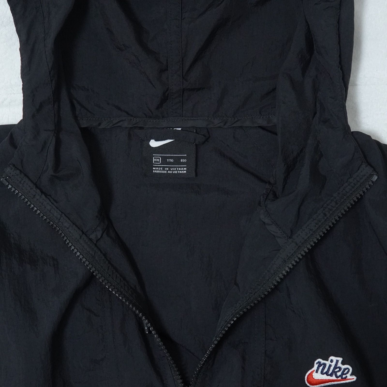 【人気】ナイキ　刺繍　スウッシュロゴ　ナイロンジャケット　ビックシルエット　古着 ナイキ NIKE ナイロンジャケット XXL ブラック 2XL ラグラン ロゴ刺繍