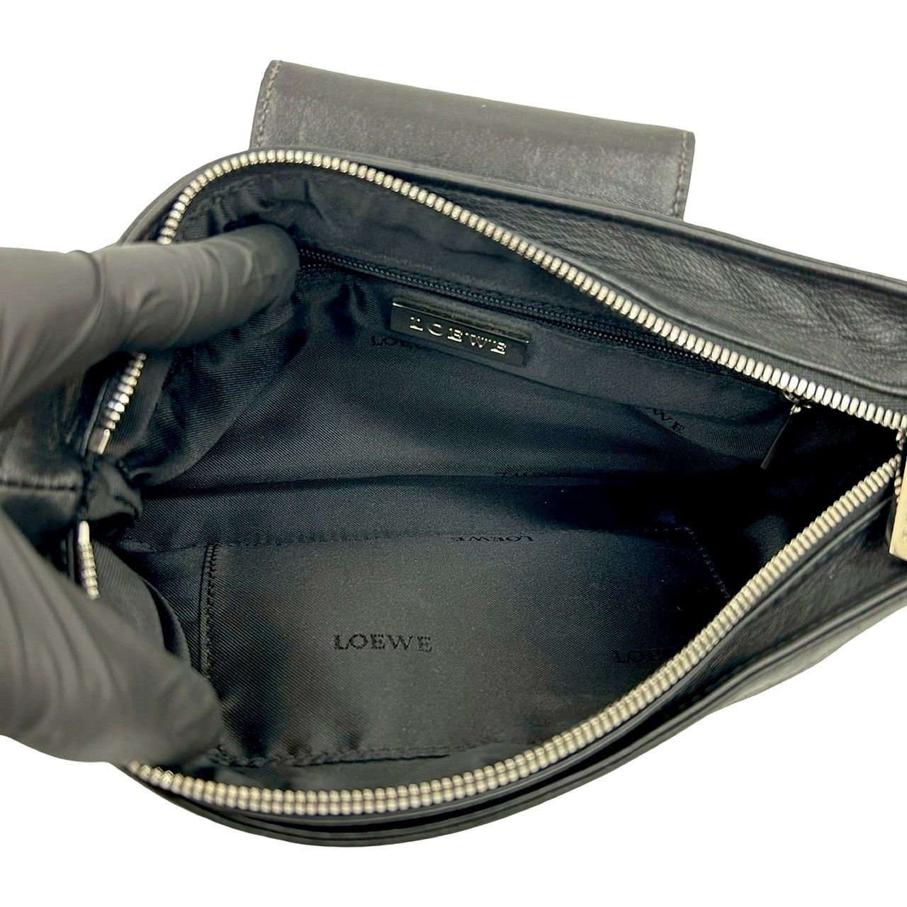 ポーチ ブラック