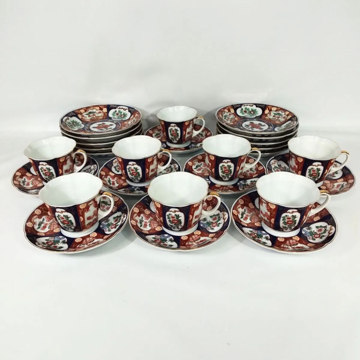 まとめて 有田焼 GOLD IMARI ゴールド伊万里 Hand Painted 手書き 中皿 10枚 カップ&ソーサー 8客 合計 18セット ソーサー2枚 NO 01038