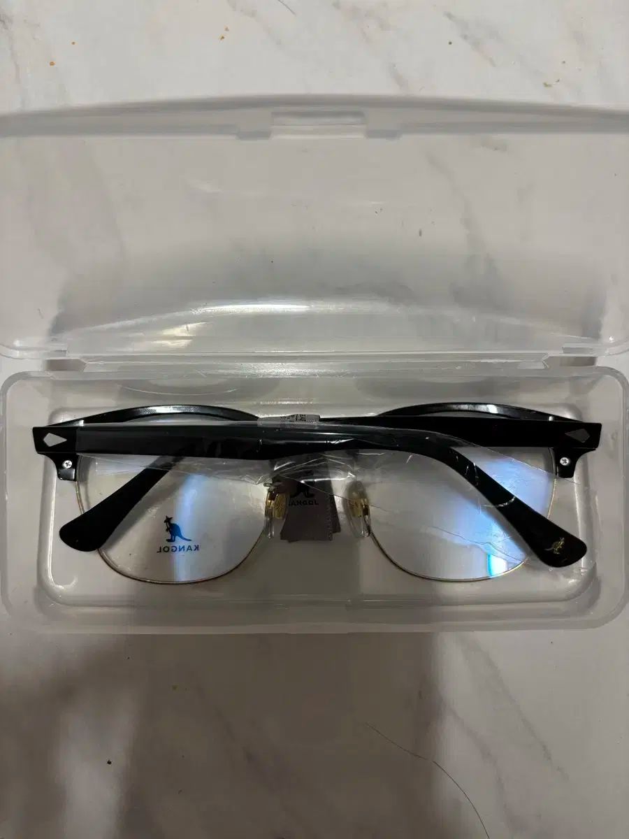  カンゴール ブローフレーム メガネです サングラス 小物