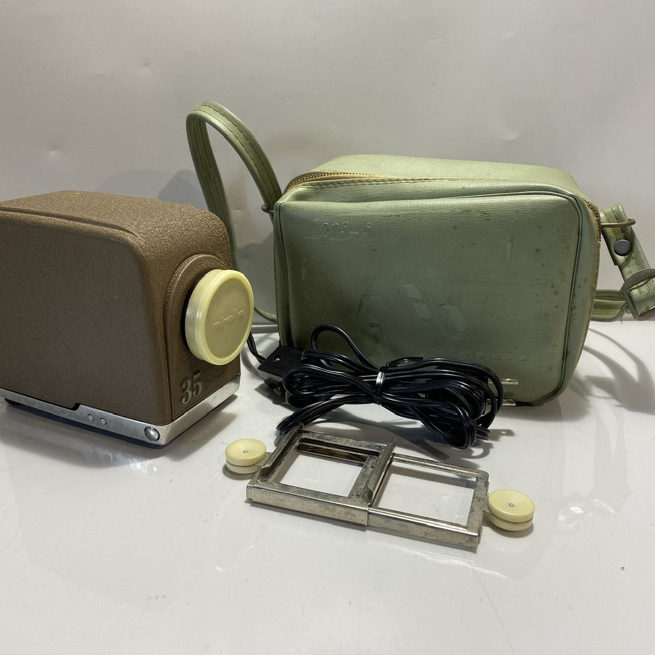 minolta ミノルタ Mini35 スライド映写機 ジャンク品 [管理No