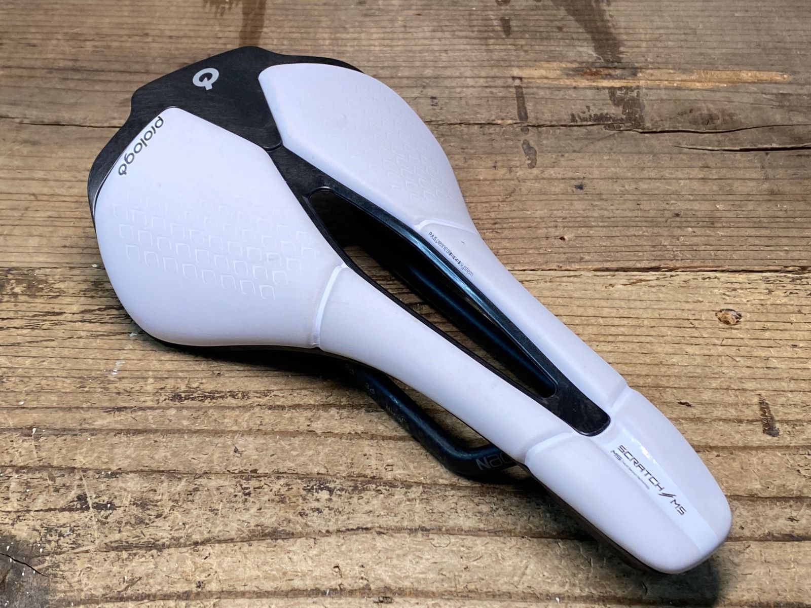 Prologo サドルスクラッチ M5 Pas Tirox 147 Bk ワイド Prologo